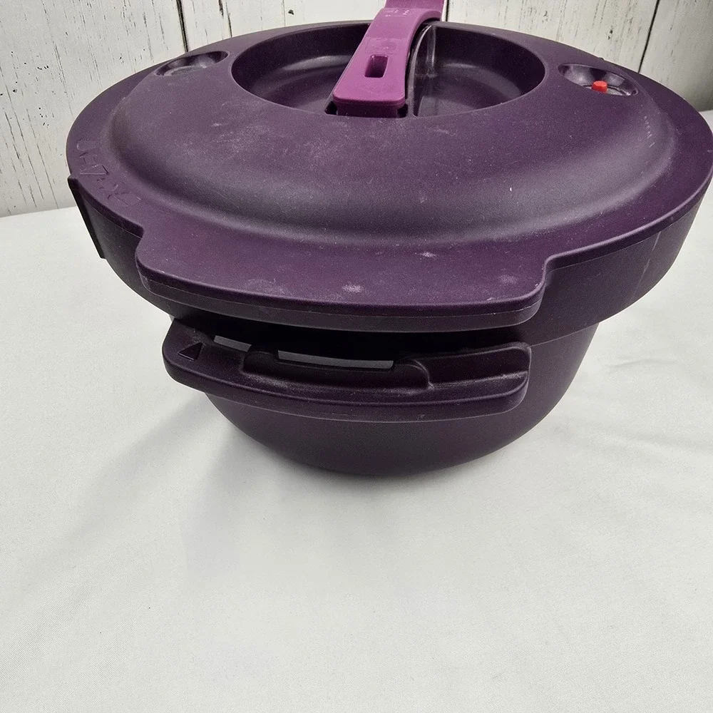 Tupperware Microwave Pressure Cooker 3 Quart #7643A-1 Dark Purple w/Instructions